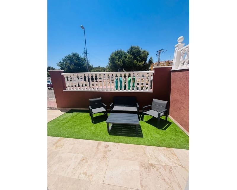 3 bedroom Villa for sale in Villamartin with pool - € 250,000 (Ref: 9950703)