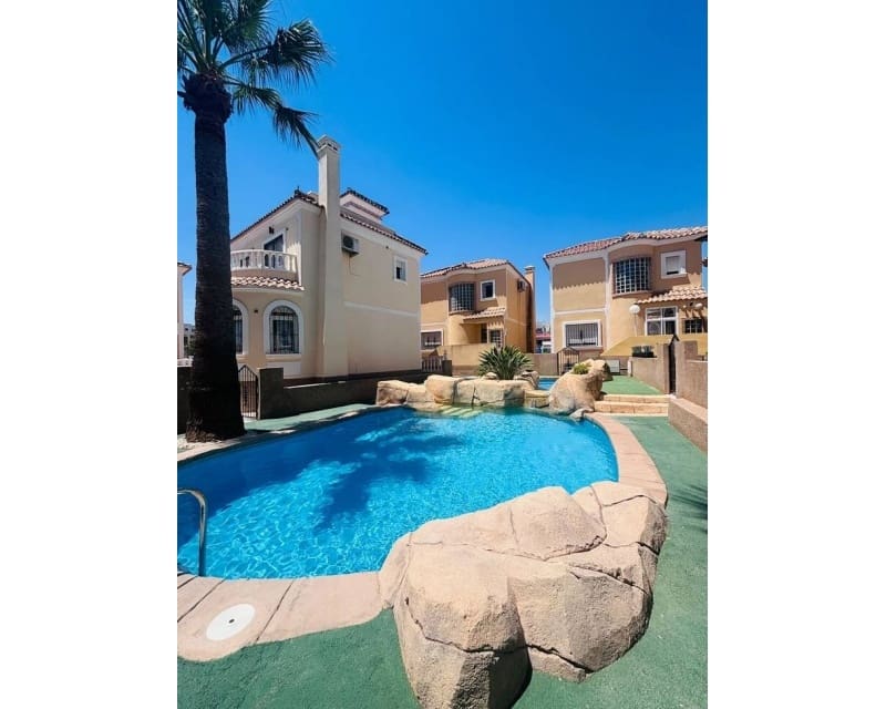3 bedroom Villa for sale in Villamartin with pool - € 250,000 (Ref: 9950703)