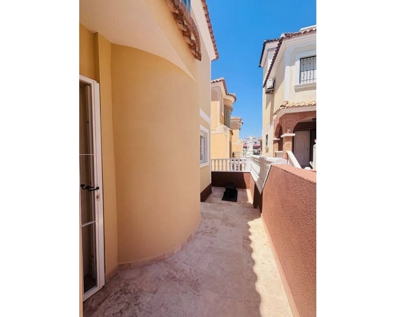 3 bedroom Villa for sale in Villamartin with pool - € 250,000 (Ref: 9950703)