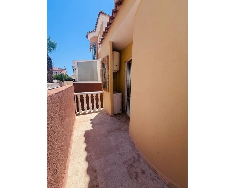 3 bedroom Villa for sale in Villamartin with pool - € 250,000 (Ref: 9950703)