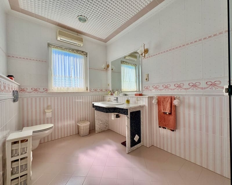 6 soveværelse Villa til salg i La Marina med swimmingpool - € 699.000 (Ref: 9950705)