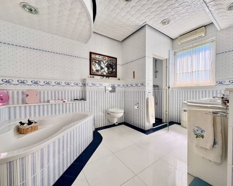 6 soveværelse Villa til salg i La Marina med swimmingpool - € 699.000 (Ref: 9950705)