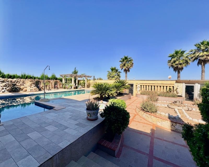 6 soveværelse Villa til salg i La Marina med swimmingpool - € 699.000 (Ref: 9950705)