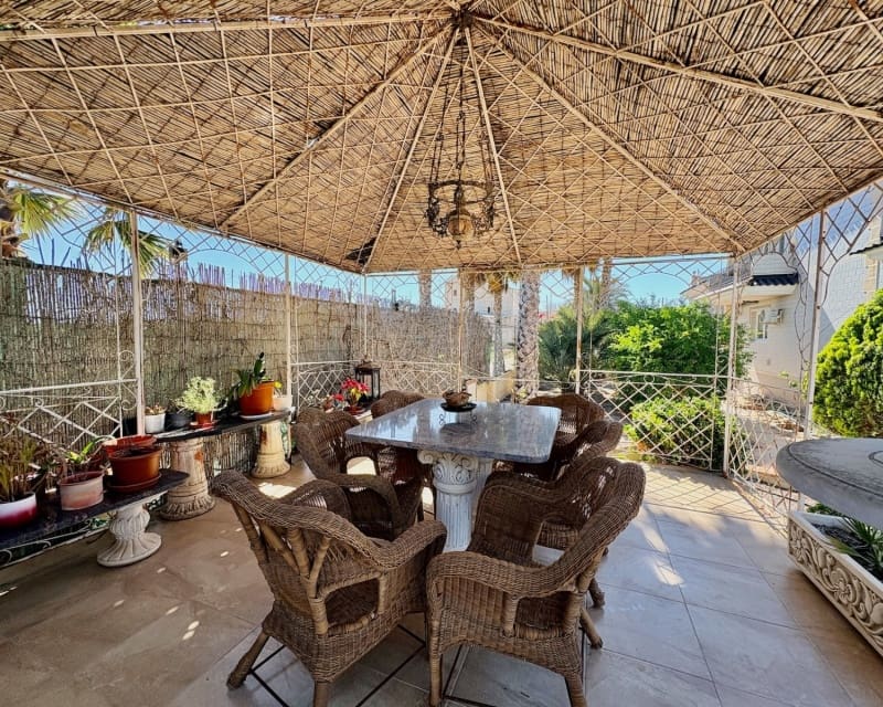 6 soveværelse Villa til salg i La Marina med swimmingpool - € 699.000 (Ref: 9950705)