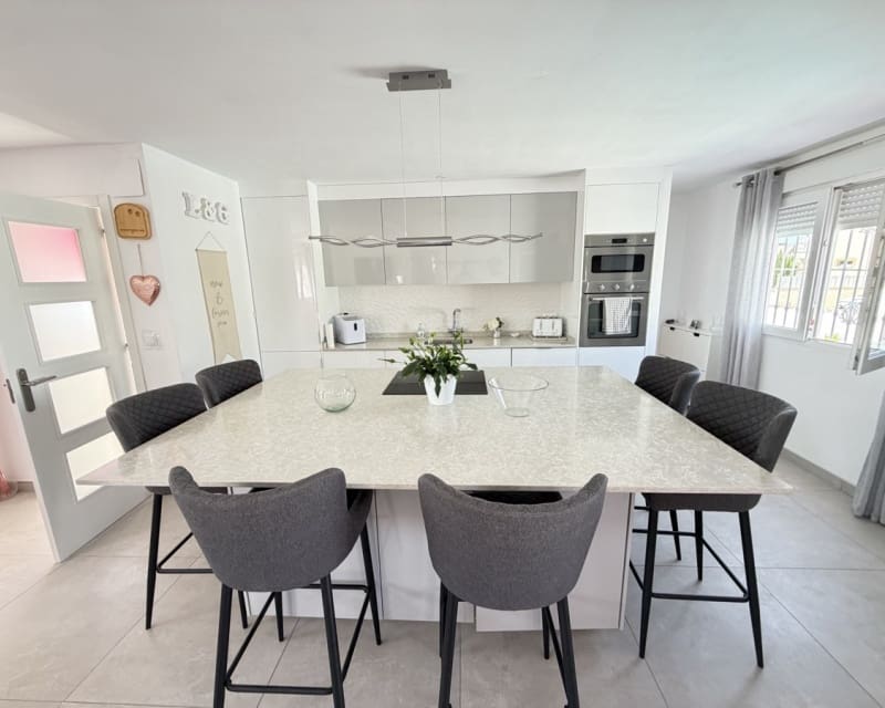 3 makuuhuone Huvila myytävänä paikassa San Miguel de Salinas mukana uima-altaan - 350 000 € (Ref: 9950709)