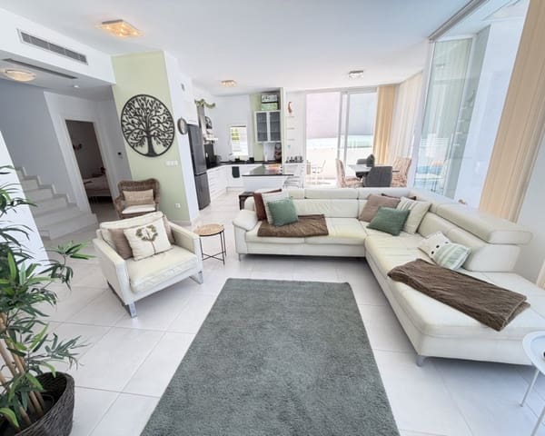 4 soverom Villa til salgs i Mil Palmeras, Pilar de la Horadada med svømmebasseng garasje - € 650 000 (Ref: 9950710)