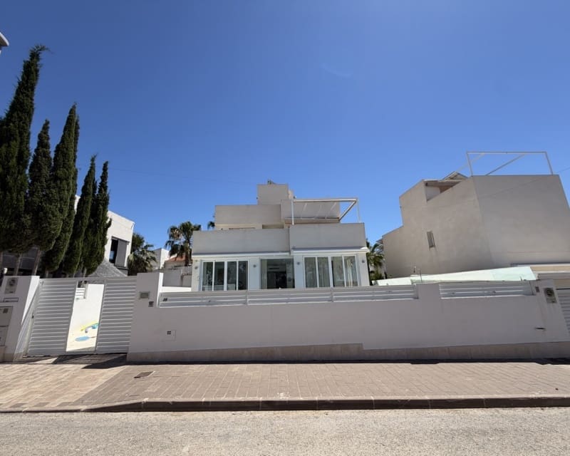 4 soverom Villa til salgs i Pilar de la Horadada med svømmebasseng garasje - € 650 000 (Ref: 9950710)