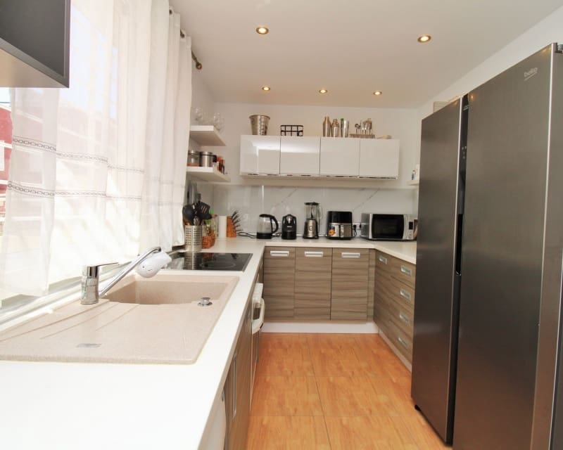 3 soveværelse Villa til salg i Villamartin med swimmingpool - € 269.000 (Ref: 9950711)