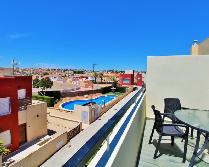 3 soveværelse Villa til salg i Villamartin med swimmingpool - € 269.000 (Ref: 9950711)