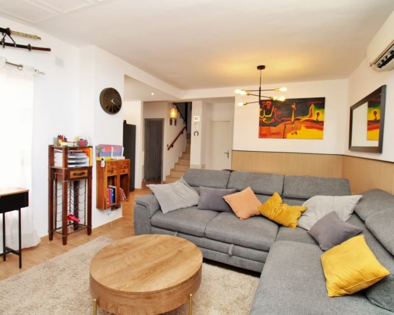 3 soveværelse Villa til salg i Villamartin med swimmingpool - € 269.000 (Ref: 9950711)
