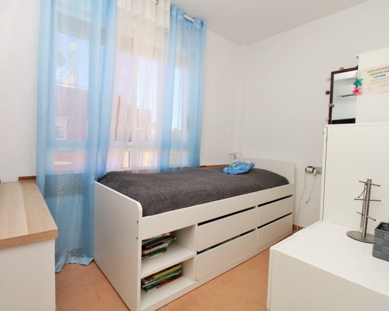 3 soveværelse Villa til salg i Villamartin med swimmingpool - € 269.000 (Ref: 9950711)