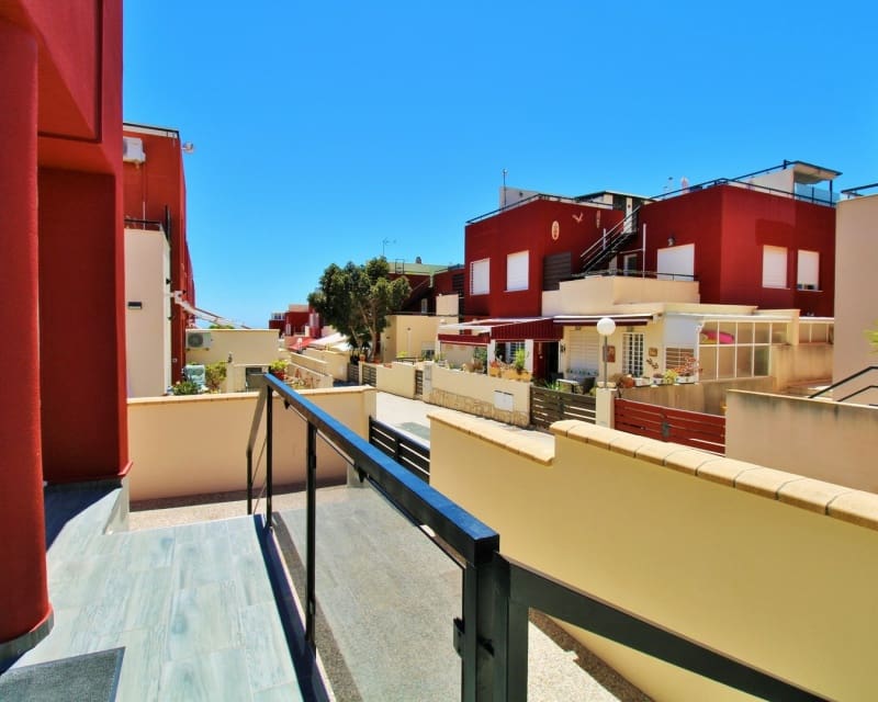 3 soveværelse Villa til salg i Villamartin med swimmingpool - € 269.000 (Ref: 9950711)