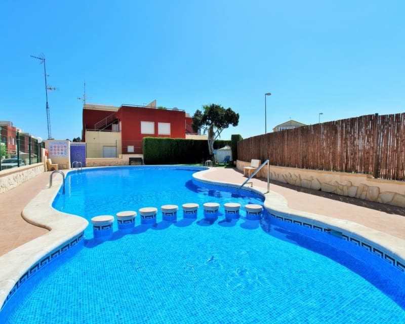 3 soveværelse Villa til salg i Villamartin med swimmingpool - € 269.000 (Ref: 9950711)