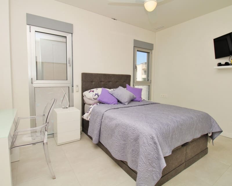 2 soverom Leilighet til salgs i Villamartin med svømmebasseng garasje - € 249 950 (Ref: 9950713)