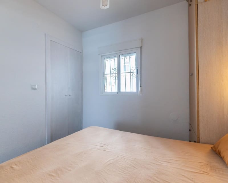 1 soveværelse Lejlighed til salg i Torrevieja med swimmingpool - € 132.000 (Ref: 9950714)
