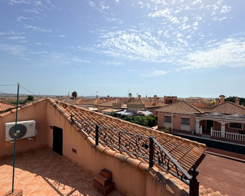 3 soverom Villa til salgs i Los Montesinos med svømmebasseng garasje - € 315 000 (Ref: 9966862)