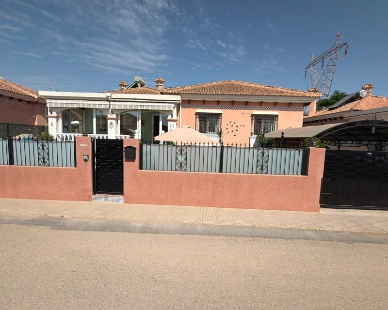 3 soverom Villa til salgs i Los Montesinos med svømmebasseng garasje - € 315 000 (Ref: 9966862)