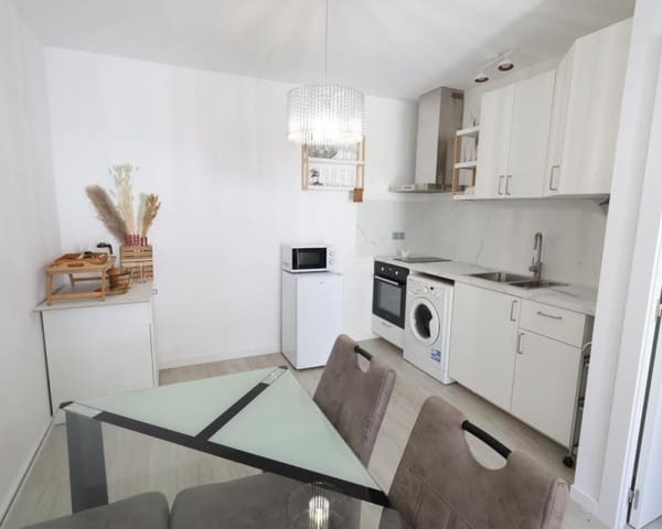 1 soveværelse Villa til salg i Puerto Deportivo, Torrevieja med swimmingpool - € 125.000 (Ref: 9966865)