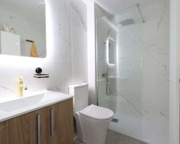 1 soveværelse Villa til salg i Puerto Deportivo, Torrevieja med swimmingpool - € 125.000 (Ref: 9966865)