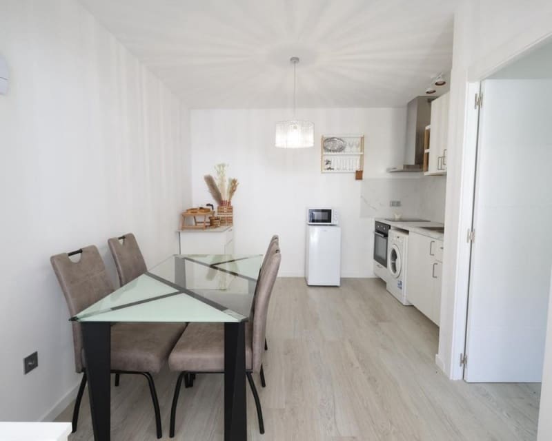 1 soveværelse Villa til salg i Torrevieja med swimmingpool - € 125.000 (Ref: 9966865)