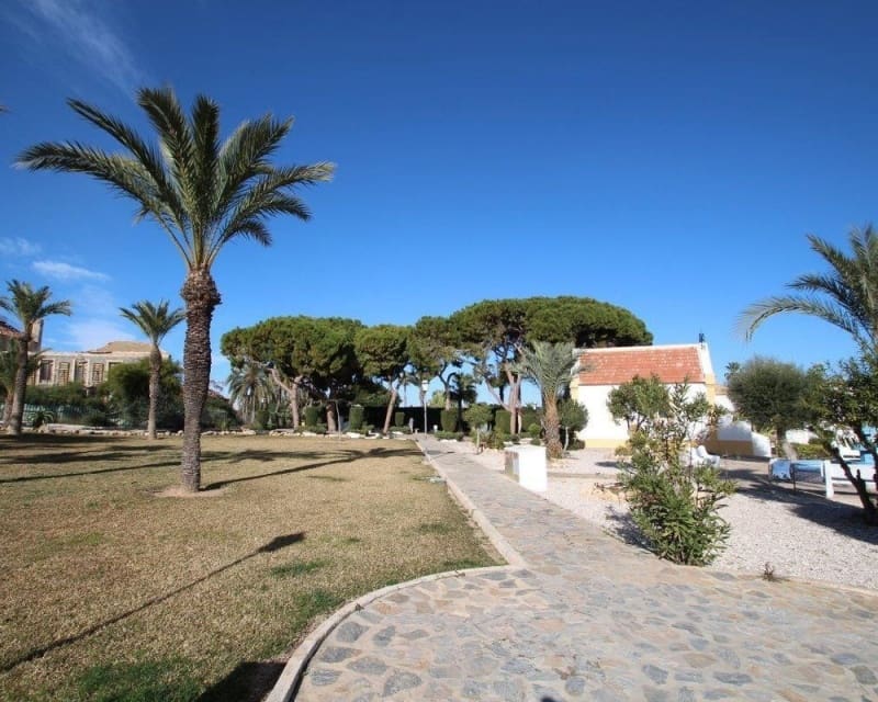 1 soveværelse Villa til salg i Torrevieja med swimmingpool - € 125.000 (Ref: 9966865)