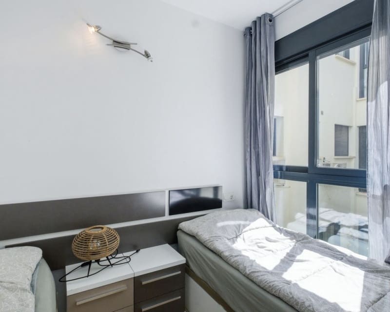 2 soveværelse Lejlighed til salg i La Zenia med swimmingpool - € 249.000 (Ref: 9966867)