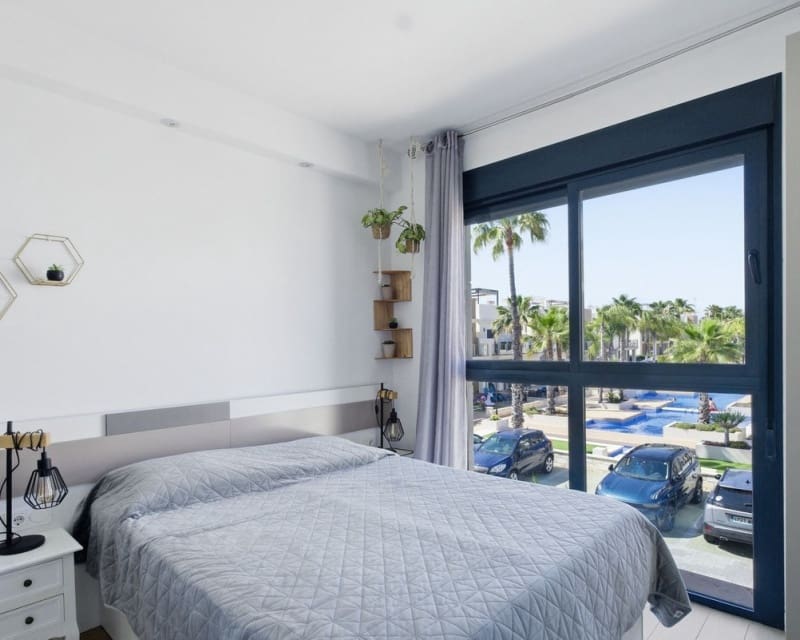 2 soveværelse Lejlighed til salg i La Zenia med swimmingpool - € 249.000 (Ref: 9966867)