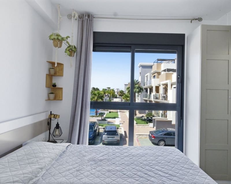 2 soveværelse Lejlighed til salg i La Zenia med swimmingpool - € 249.000 (Ref: 9966867)