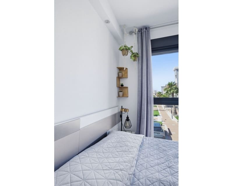 2 soveværelse Lejlighed til salg i La Zenia med swimmingpool - € 249.000 (Ref: 9966867)