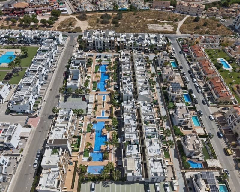 2 soveværelse Lejlighed til salg i La Zenia med swimmingpool - € 249.000 (Ref: 9966867)