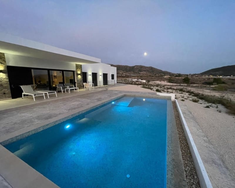 3 soverom Villa til salgs i Pinoso med svømmebasseng garasje - € 390 500 (Ref: 9966869)