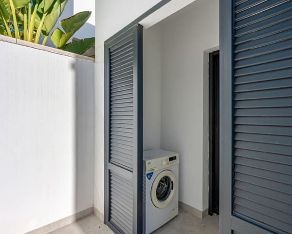3 soveværelse Villa til salg i Villamartin, Orihuela med swimmingpool garage - € 475.000 (Ref: 9966875)