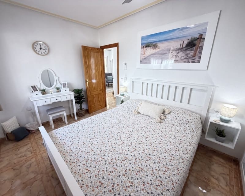 2 soveværelse Lejlighed til salg i La Zenia med swimmingpool - € 199.999 (Ref: 9966877)