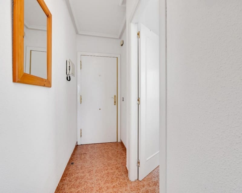 2 soverom Leilighet til salgs i Torrevieja med svømmebasseng - € 149 969 (Ref: 9966881)