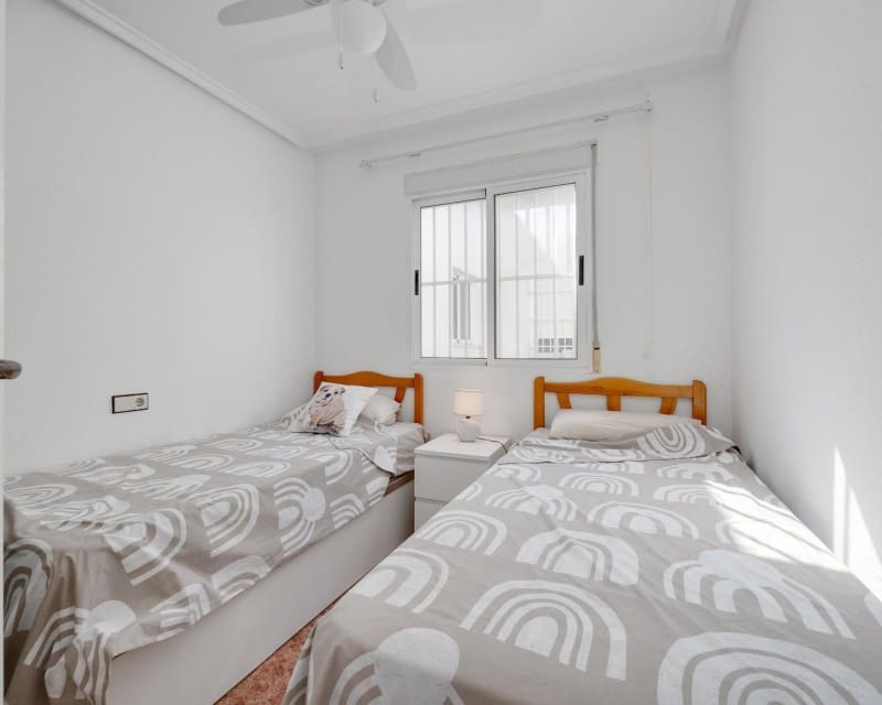 2 soverom Leilighet til salgs i Torrevieja med svømmebasseng - € 149 969 (Ref: 9966881)