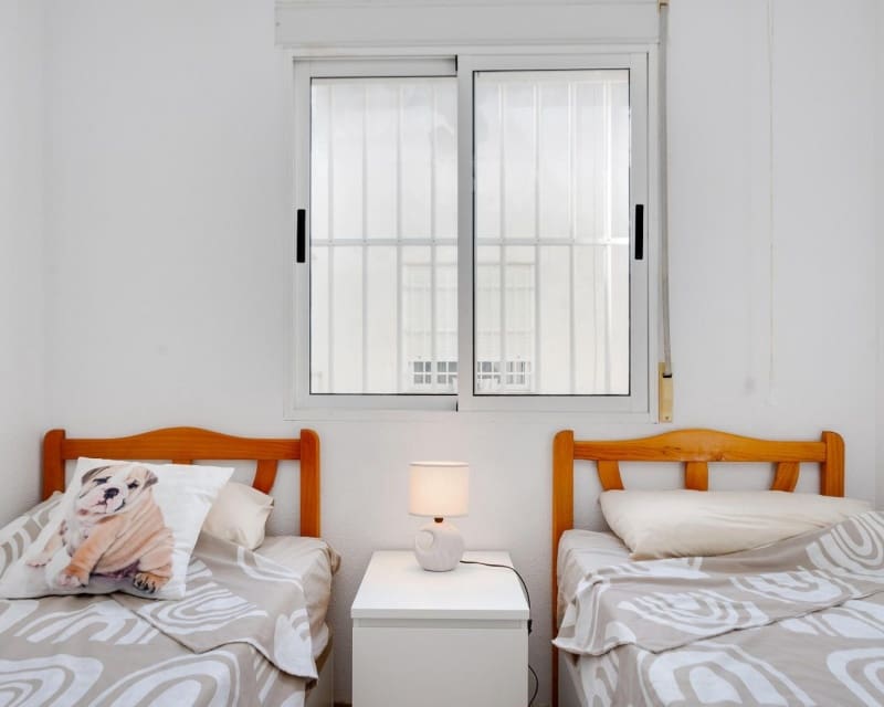 2 soverom Leilighet til salgs i Torrevieja med svømmebasseng - € 149 969 (Ref: 9966881)