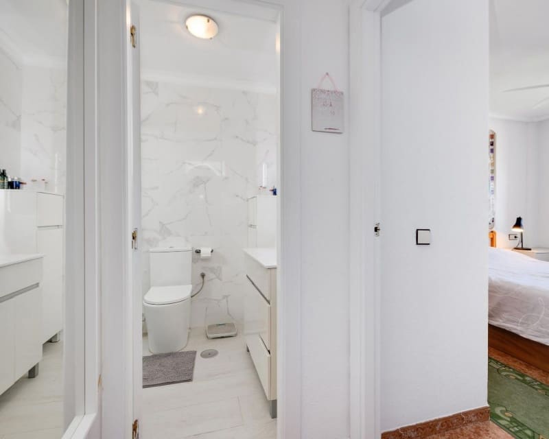 2 soverom Leilighet til salgs i Torrevieja med svømmebasseng - € 149 969 (Ref: 9966881)