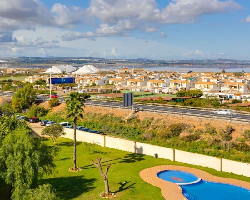 2 soverom Leilighet til salgs i Torrevieja med svømmebasseng - € 149 969 (Ref: 9966881)
