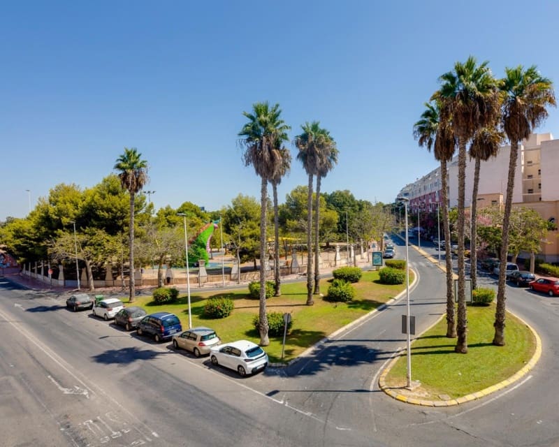 2 soverom Leilighet til salgs i Torrevieja med svømmebasseng - € 149 969 (Ref: 9966881)