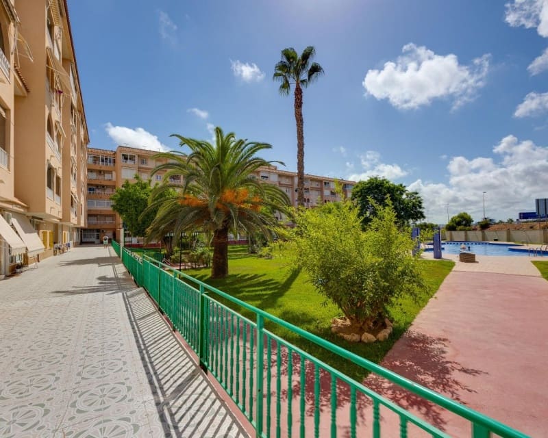2 soverom Leilighet til salgs i Torrevieja med svømmebasseng - € 149 969 (Ref: 9966881)