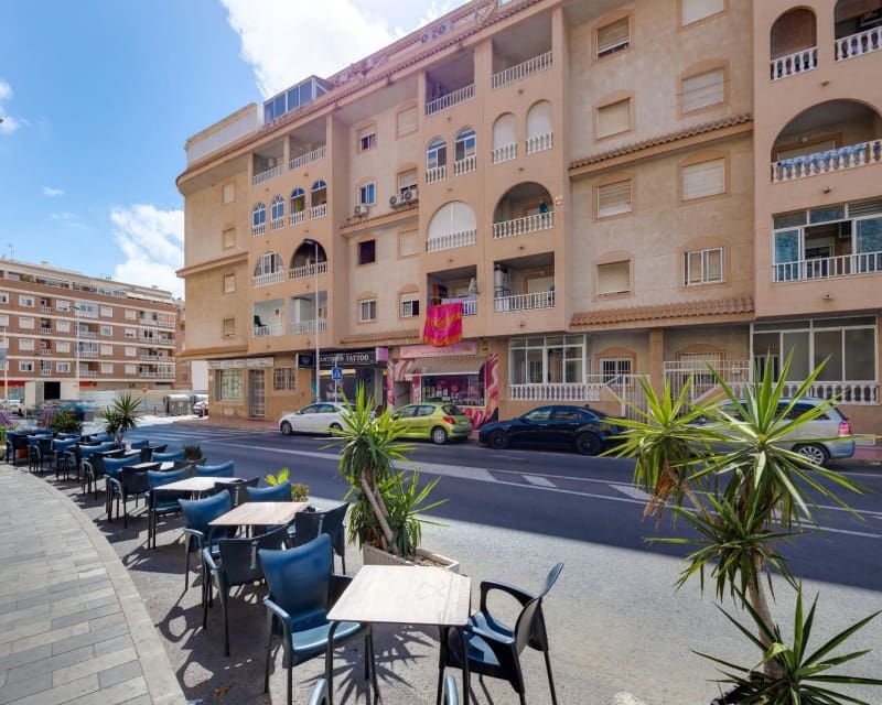 2 soverom Leilighet til salgs i Torrevieja med svømmebasseng - € 149 969 (Ref: 9966881)