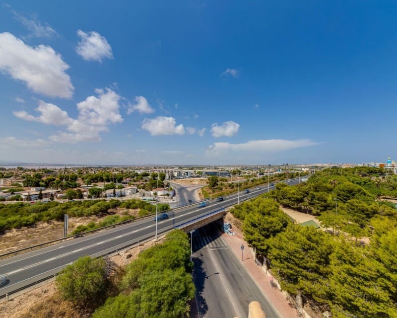 2 soverom Leilighet til salgs i Torrevieja med svømmebasseng - € 149 969 (Ref: 9966881)