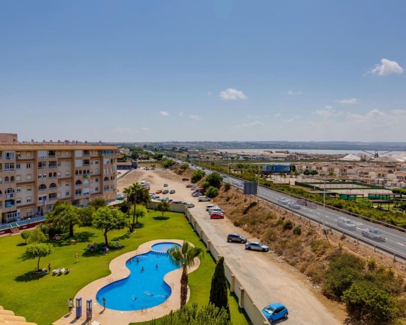 2 soverom Leilighet til salgs i Torrevieja med svømmebasseng - € 149 969 (Ref: 9966881)