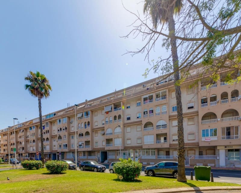 2 soverom Leilighet til salgs i Torrevieja med svømmebasseng - € 149 969 (Ref: 9966881)