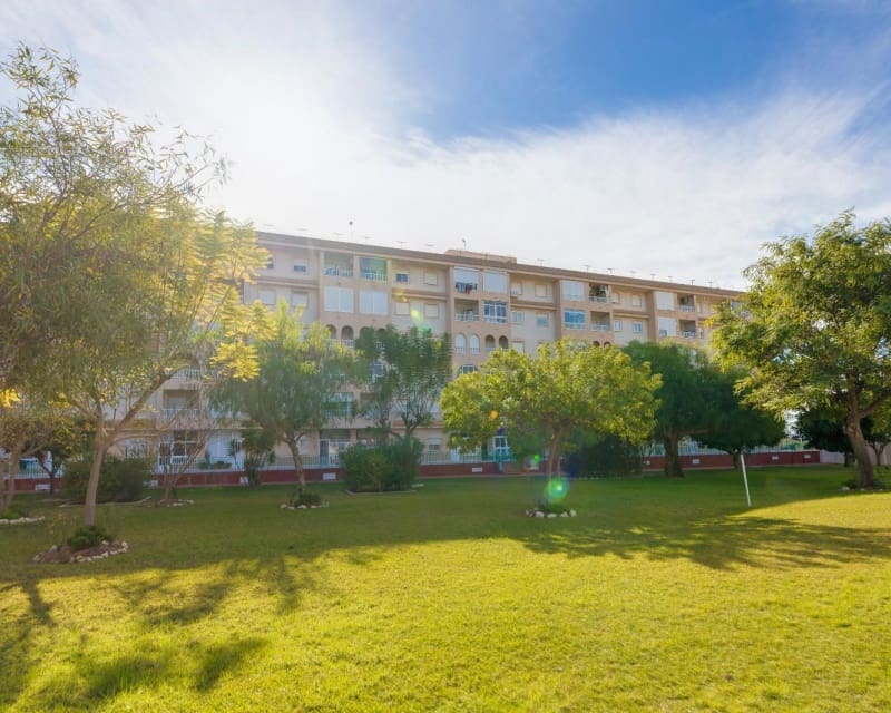 2 soverom Leilighet til salgs i Torrevieja med svømmebasseng - € 149 969 (Ref: 9966881)
