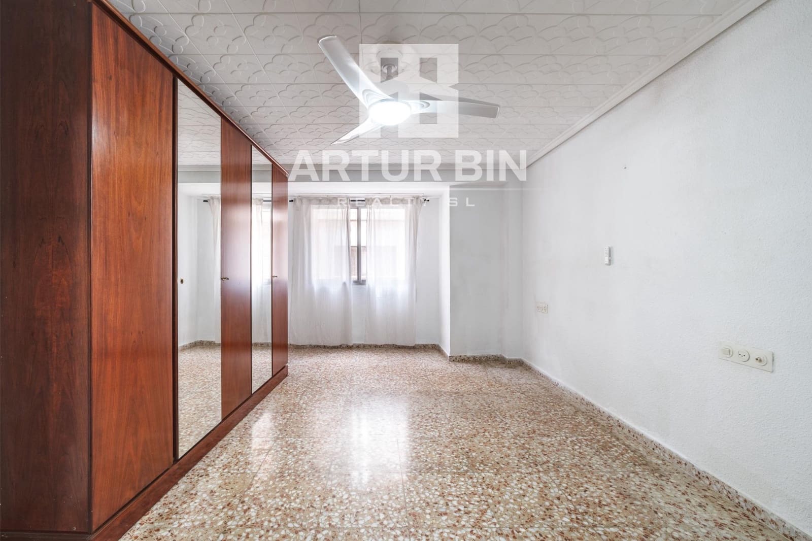 Piso de 4 habitaciones en Manises en venta - 245.000 € (Ref: 10009150)
