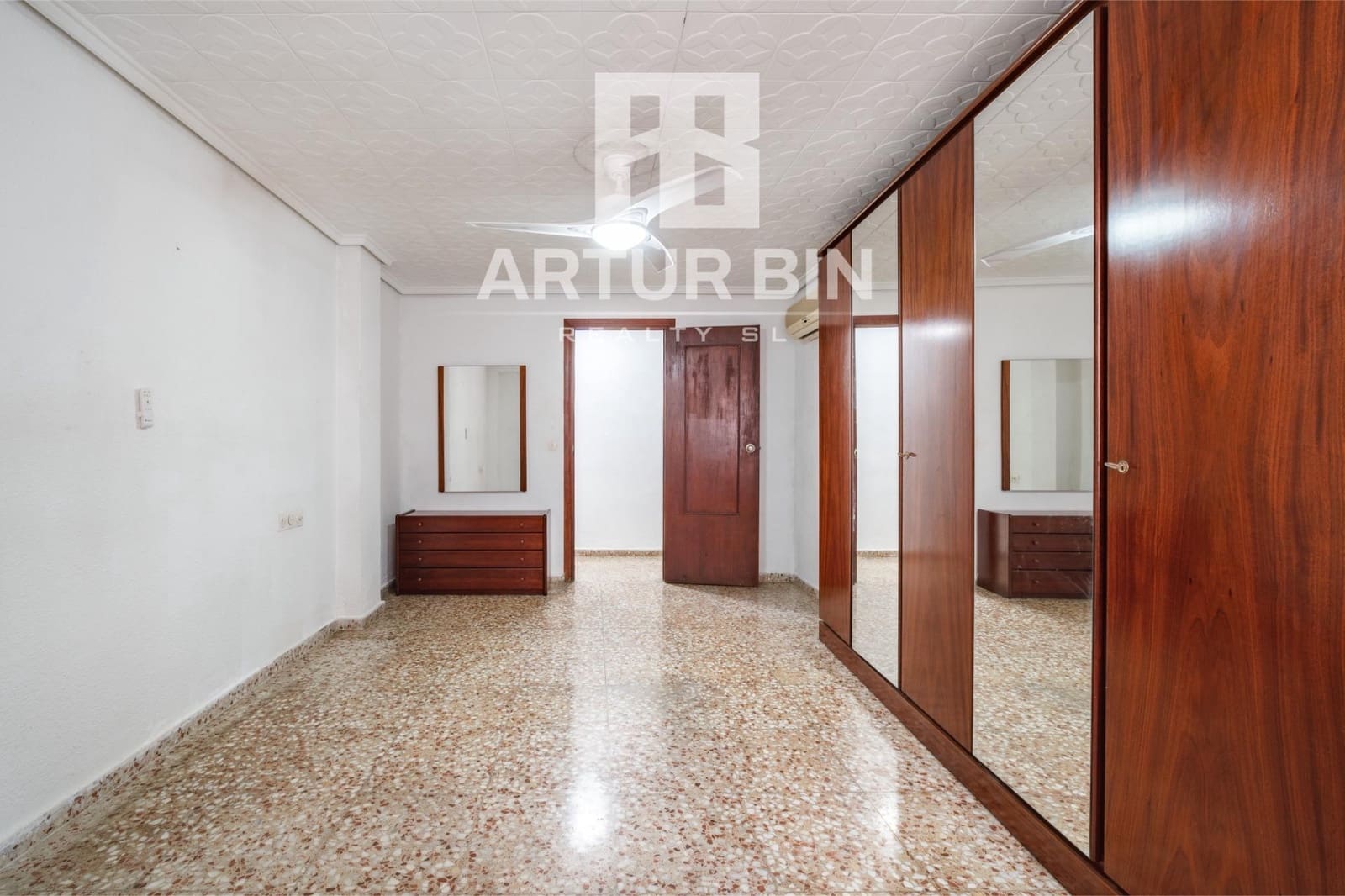 Piso de 4 habitaciones en Manises en venta - 245.000 € (Ref: 10009150)
