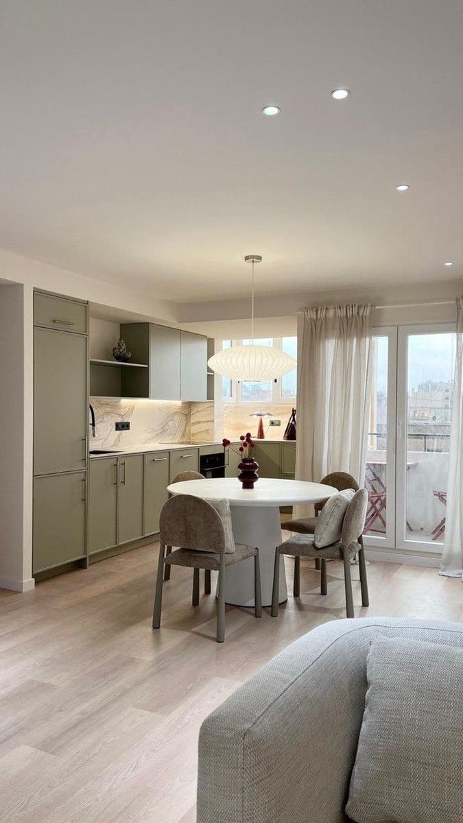 3 slaapkamer Flat te huur in Valencia stad - € 2.200 (Ref: 10013391)