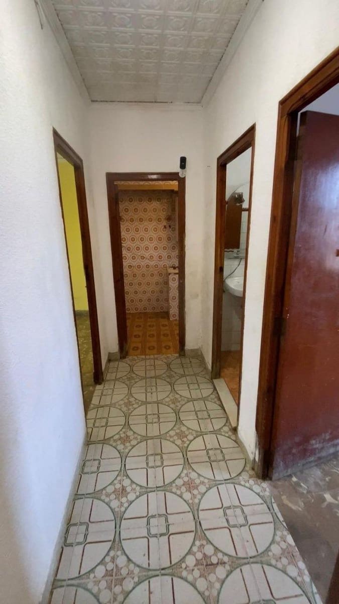 3 bedroom Flat for sale in Carcaixent - € 75,000 (Ref: 10013392)