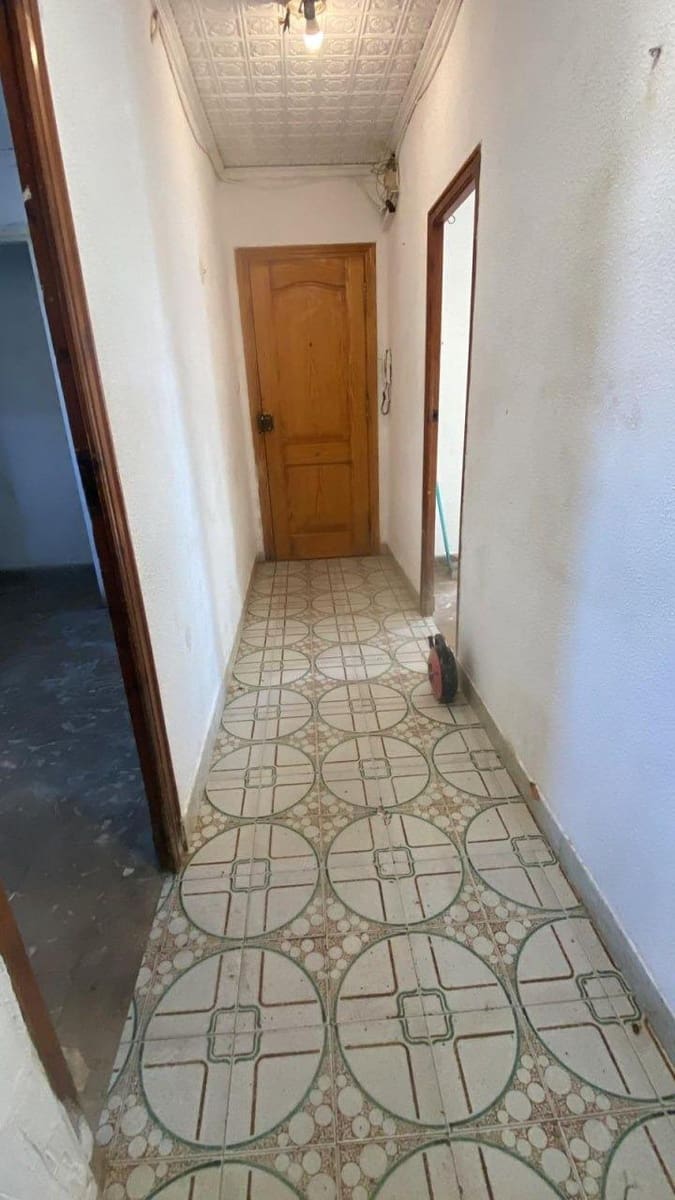 3 bedroom Flat for sale in Carcaixent - € 75,000 (Ref: 10013392)